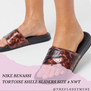 Nike Benassi Tortoise Sliders Size 8 NWT